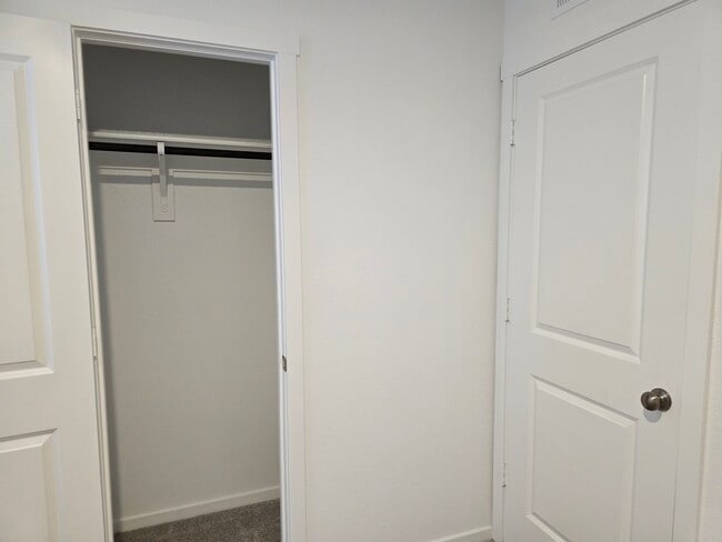 Building Photo - 4924 Arden Springs Ave