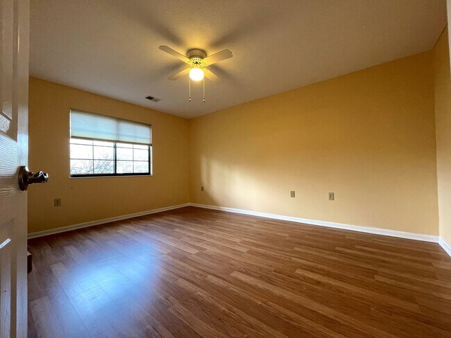 Building Photo - 6775 Meadow Creek Dr