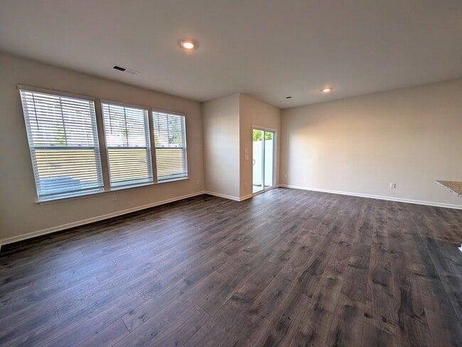 Building Photo - 1664 Hallview Ct