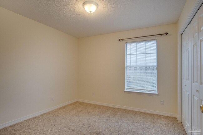 Building Photo - 3012 Classic Dr