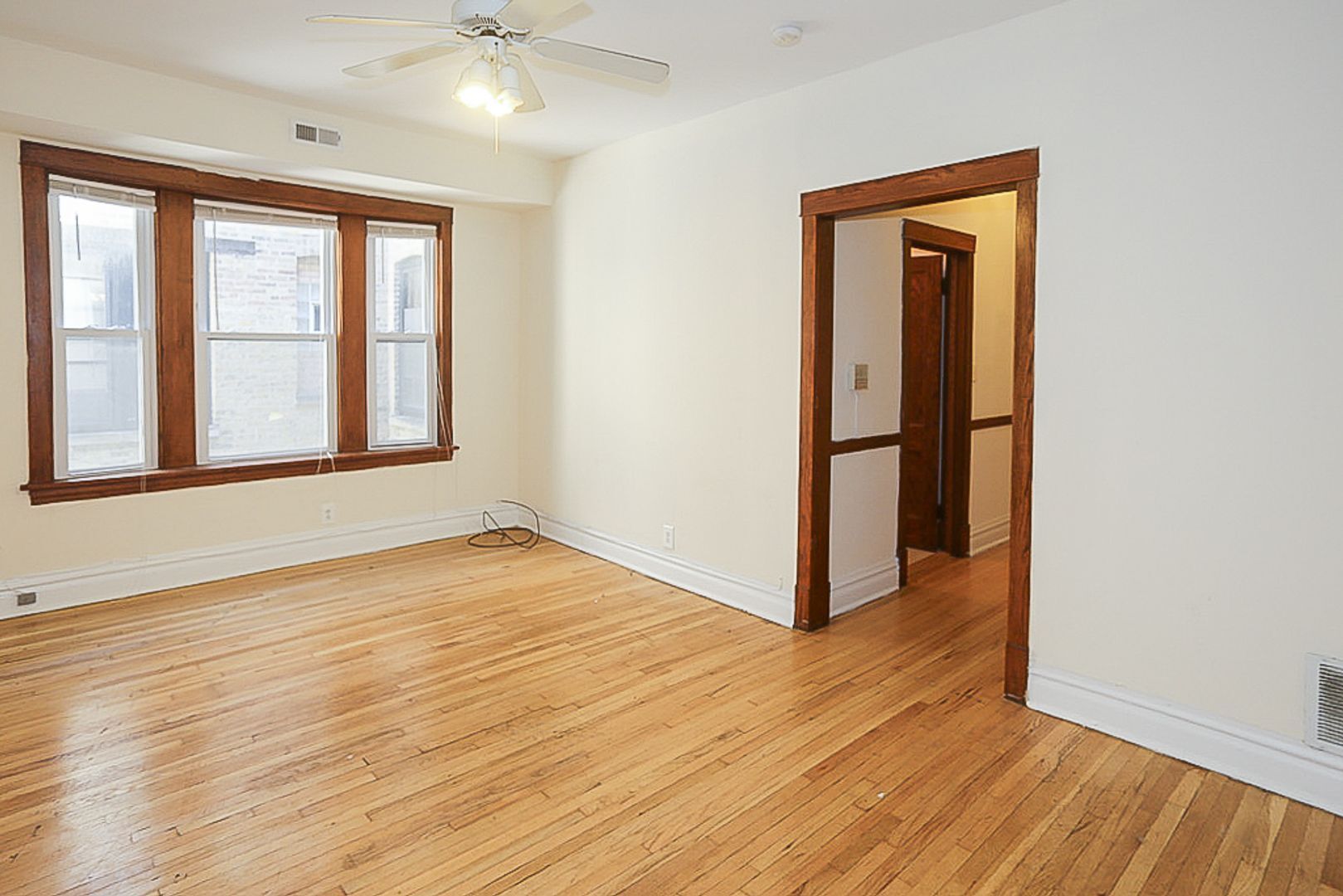 Building Photo - 3818 N Sheffield Ave