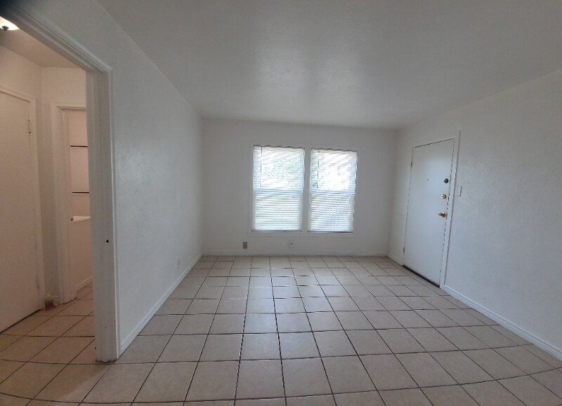 Building Photo - 641 Robinson St