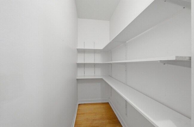 Building Photo - 852 N Christiana Ave