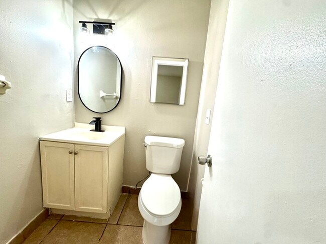 Building Photo - 4566 Chateau Rd