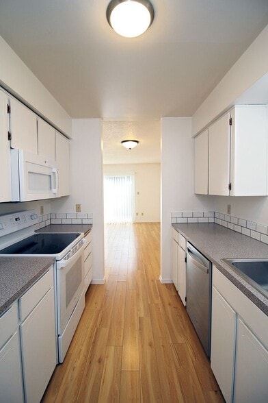 Building Photo - 8122-8122 SW 31st Ave