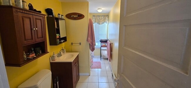 Building Photo - 72 Seymour St