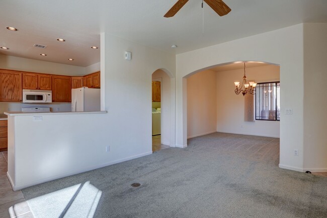 Building Photo - 3 Bedroom, 2 Bath Home in Prescott!