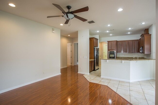 Building Photo - 3876 Shoreview Dr