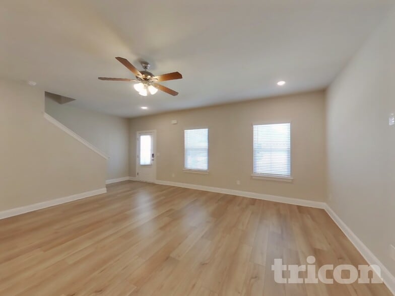 Building Photo - 1331 Carriage Park Dr