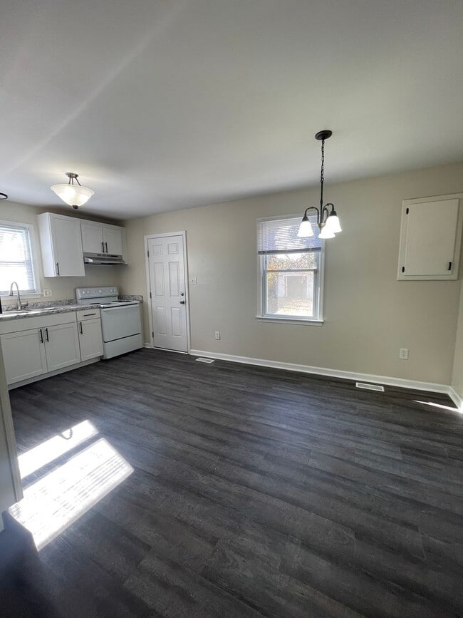 Building Photo - 1014 Colonial Ave