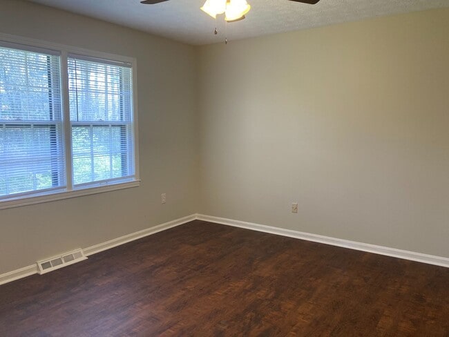 Building Photo - Cozy 3/2 House in East Rome- $1,695