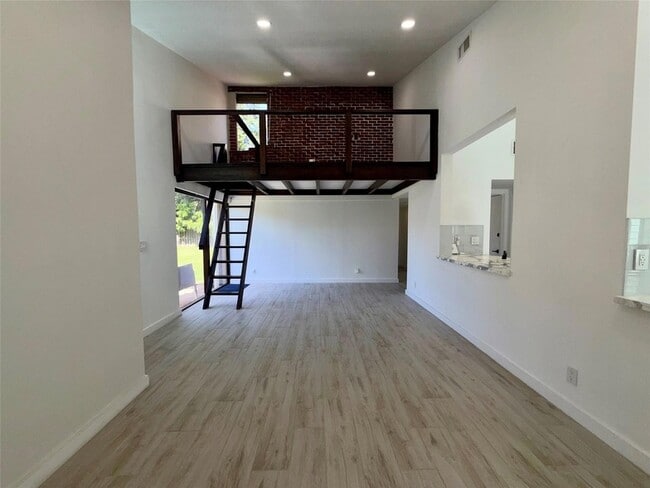 Building Photo - 1089 NW 13th St