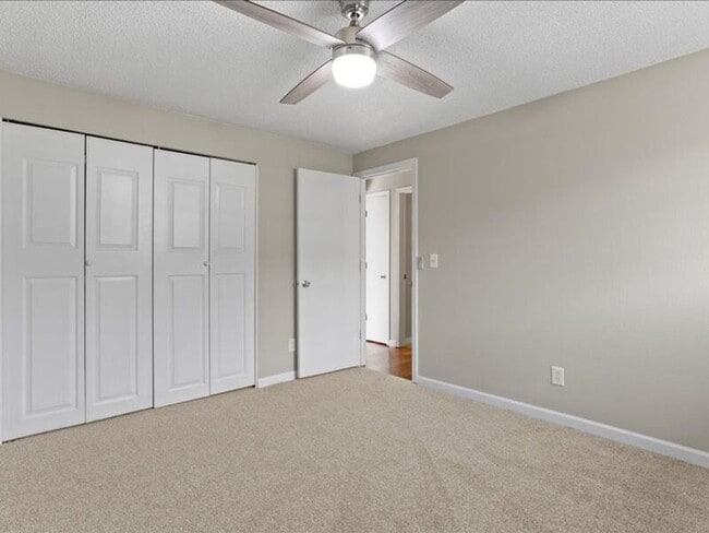 Building Photo - 526 S 40th Ave