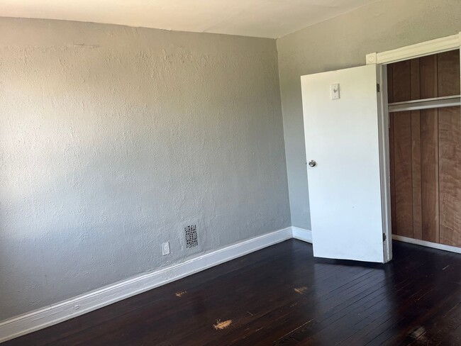 Building Photo - Welcome to this Charming Home