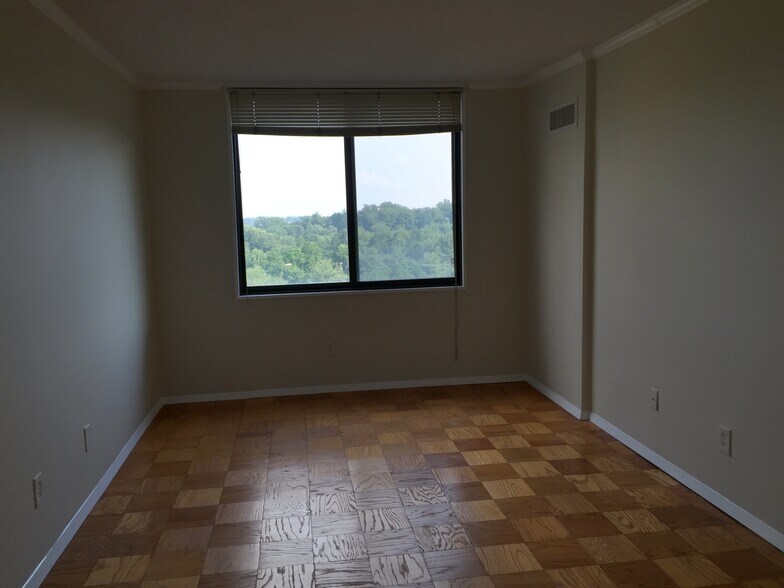 Building Photo - 5225 Pooks Hill Rd