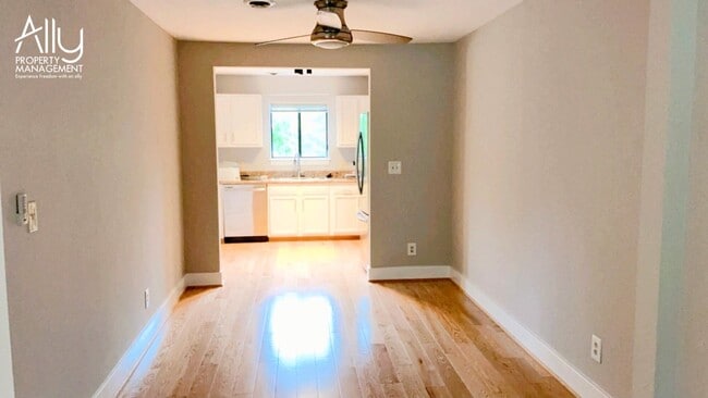 Building Photo - 583 Southampton Ct