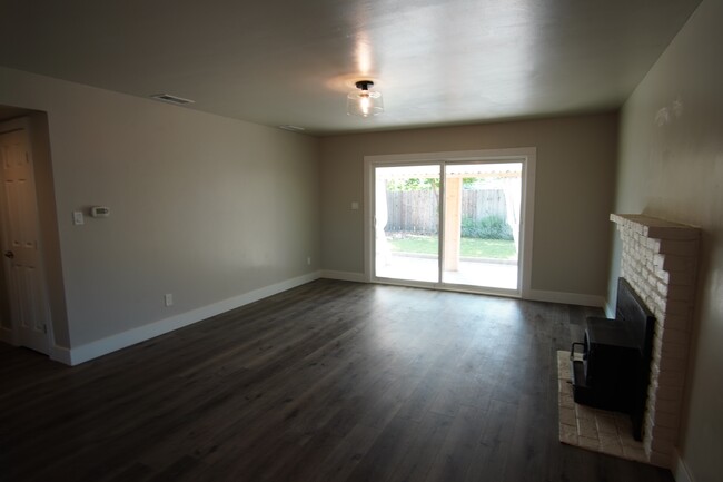 Building Photo - 1650 Archer Dr