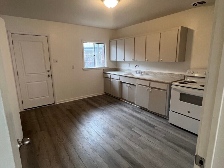 Building Photo - 1212 Brockenbraugh Ct