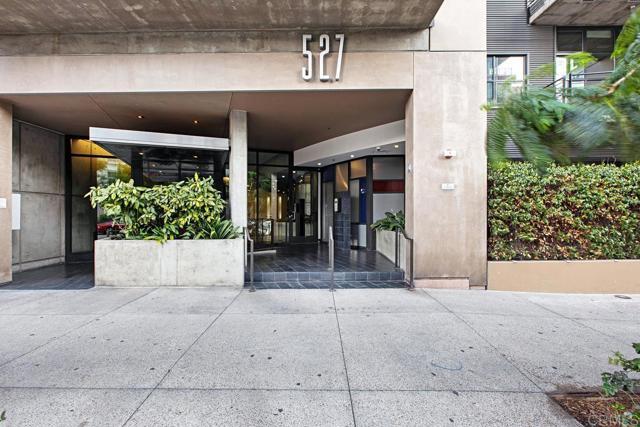 Building Photo - 527 10th Ave