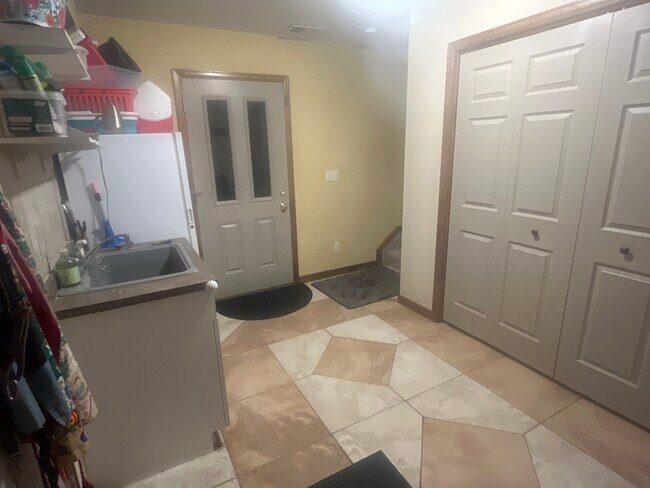 Shared mudroom - 19305 Misty Morning Dr