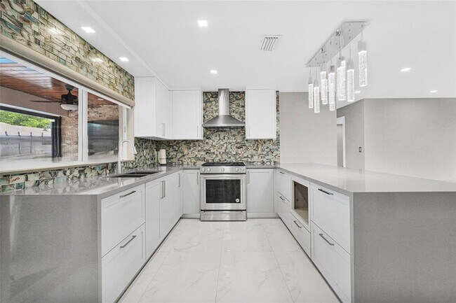 Building Photo - Southwest 133rd Court, Miami, FL 33175 - 3 BR 2.5 BA single-family home