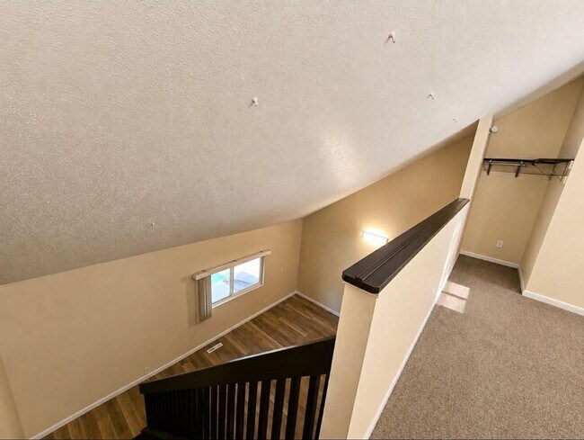 Building Photo - 2532 W 3rd St