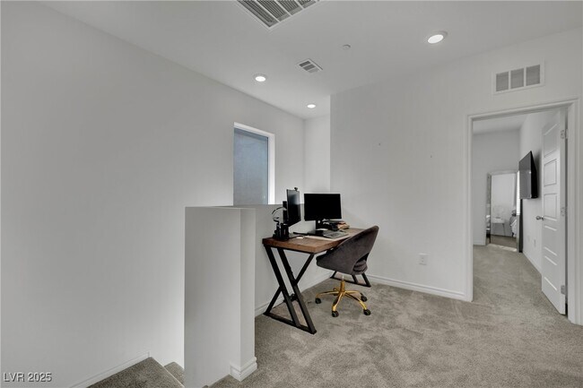 Building Photo - 8907 Roadrunner Ravine St