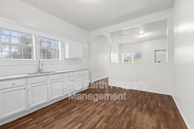 Building Photo - 5722 Terrace Ave