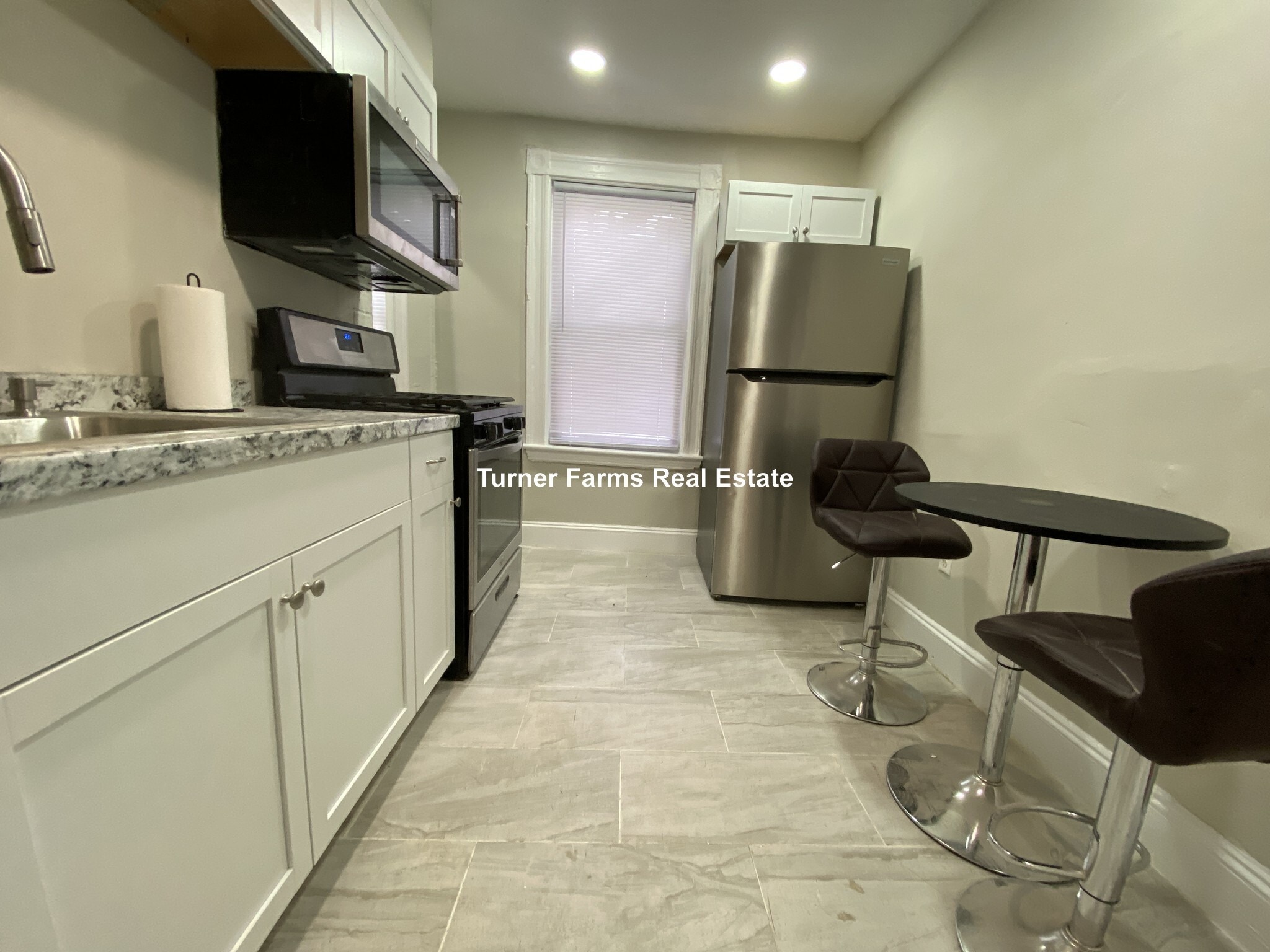 Building Photo - 35 Humphreys St