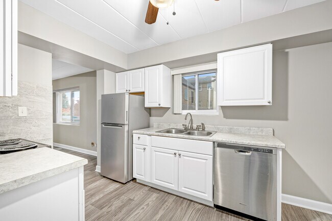 Building Photo - 332 Maple Ave