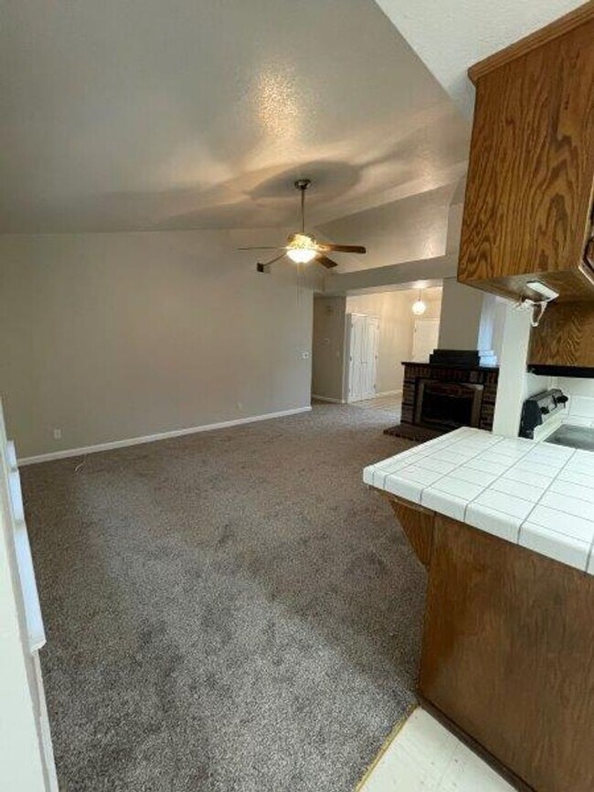 Building Photo - Fabulous 3 Bed 2 Bath home in the Heart of Elk Grove