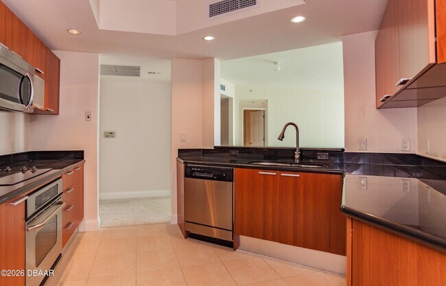 Building Photo - 241 Riverside Dr