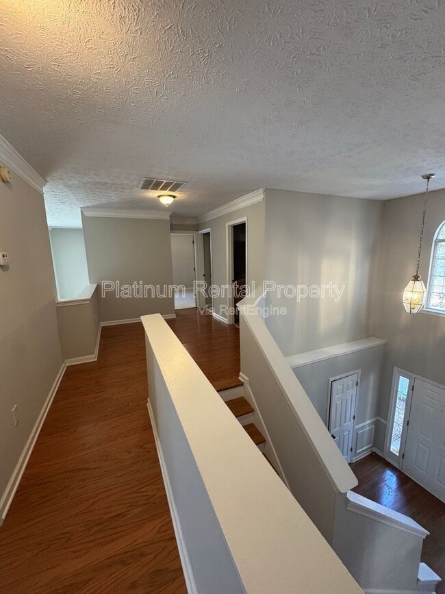 Building Photo - 11080 Crabapple Lake Dr