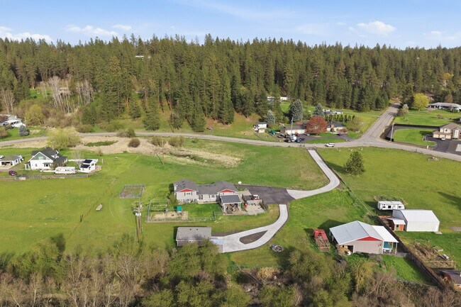 Building Photo - 21913 N Meadowview Dr