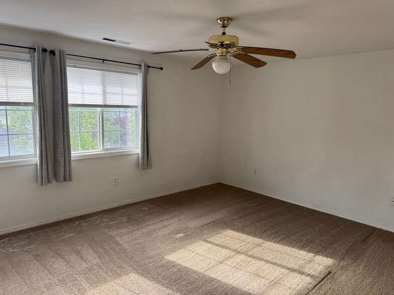 Building Photo - 3237 Olive St