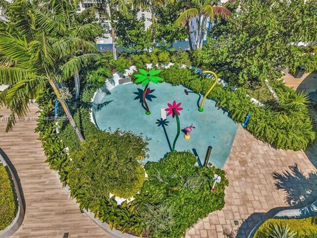 Building Photo - 700 NE 24th St