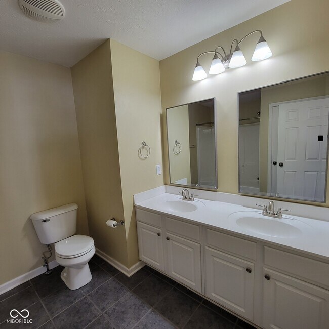 Building Photo - 9435 Tanhurst Dr