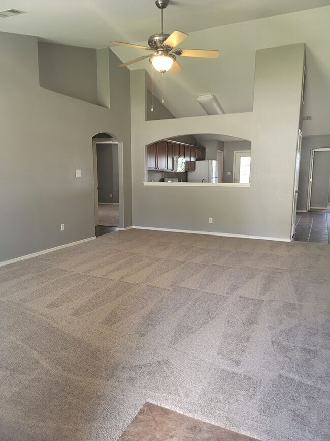 Building Photo - Beautiful 4 Br for Rent in Van Buren!! Com...