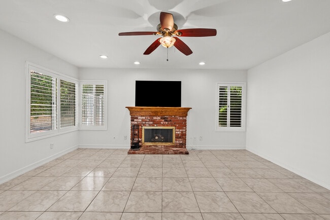 Building Photo - 7231 Spring Ct