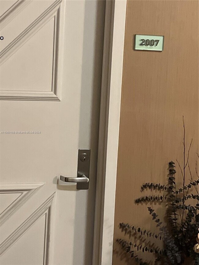 Building Photo - 333 Las Olas Way