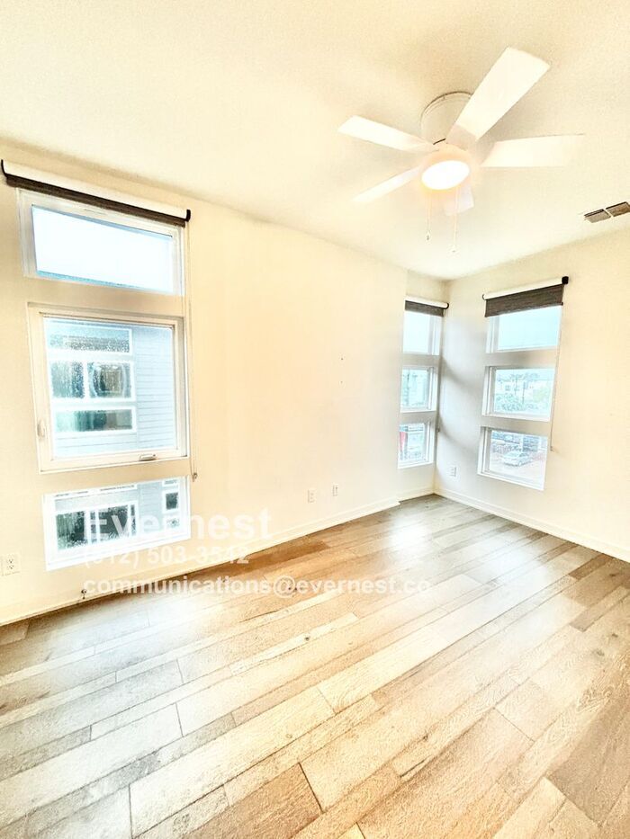 Building Photo - 2528 N Fitzhugh Ave