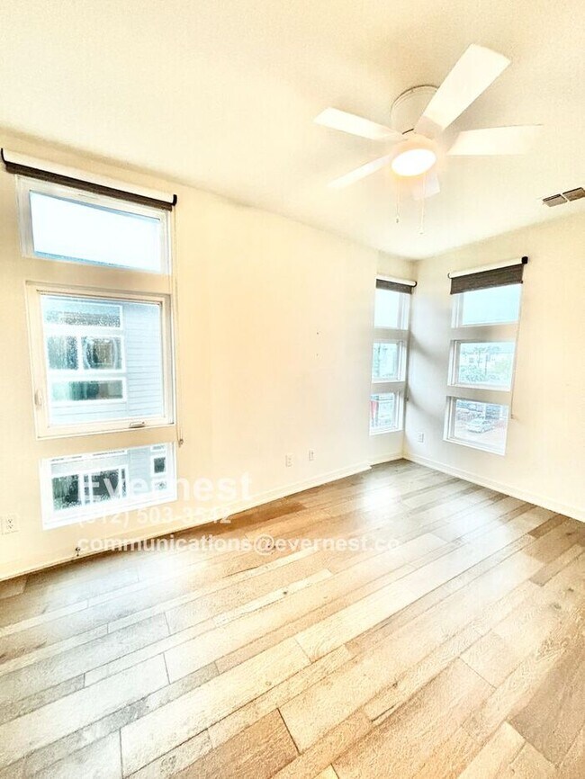Building Photo - 2528 N Fitzhugh Ave