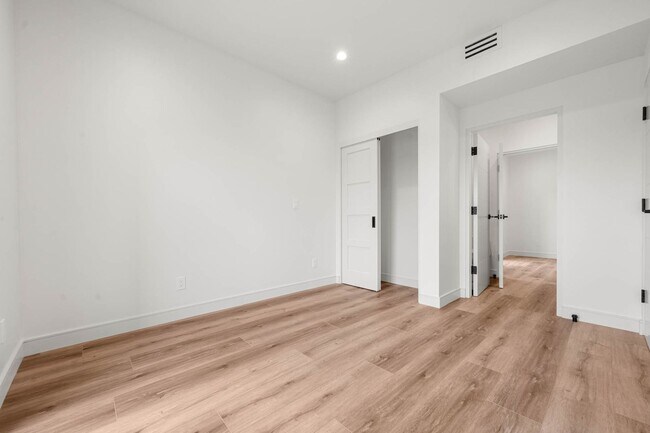 Building Photo - 1920 S Sherbourne Dr