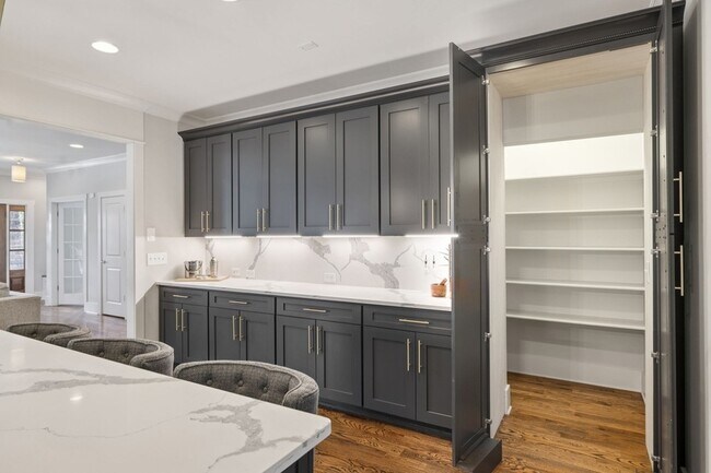 Building Photo - 2310 Vaulx Ln