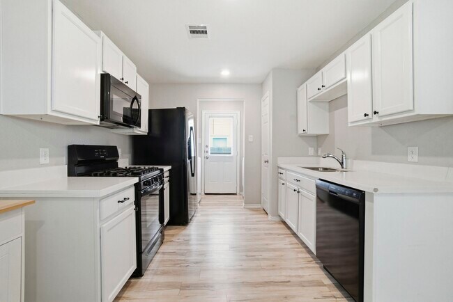 Building Photo - 11036 N Lake Mist Ln