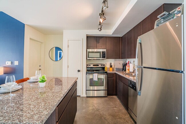 Building Photo - 333 E Roosevelt St