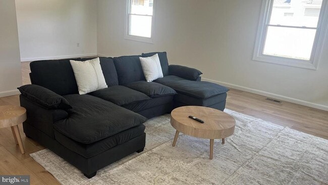 Building Photo - 29 Hinsdale Ln