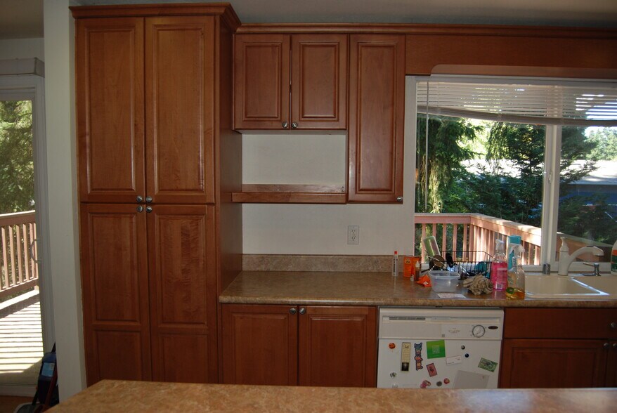 Kitchen first floor - 13310 NE 74th St