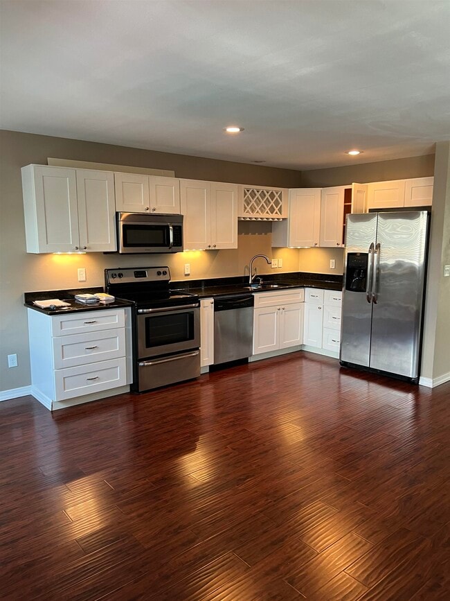 Building Photo - 1309 Airport Dr