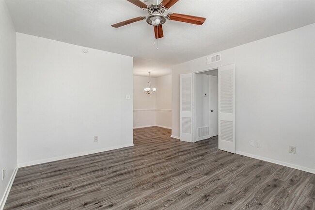 Building Photo - 5722 Gaston Ave